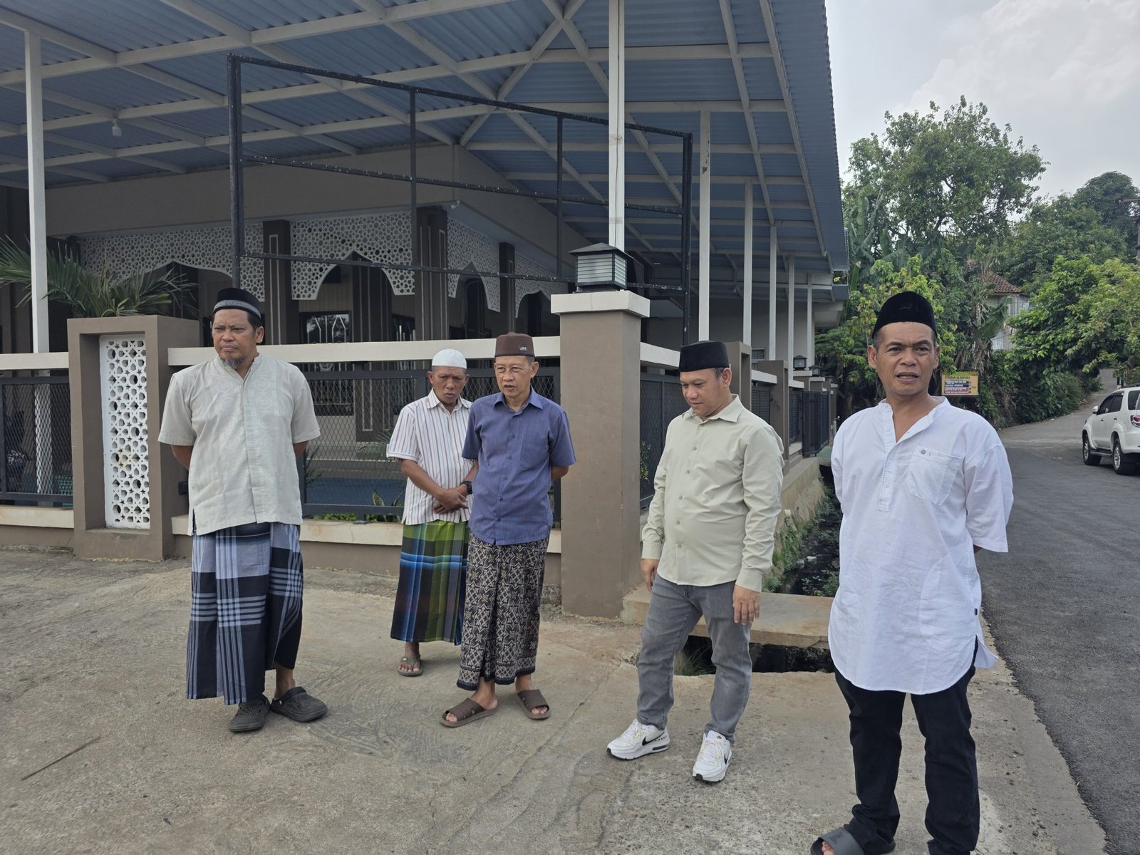 H. Udin Saputra, SH.MM, Kepala Desa Ciangsana, Turun Langsung Monitoring Pembangunan Dayeuh Pajajaran, Pastikan Pelaksanaan Berjalan Optimal dan Berkualitas